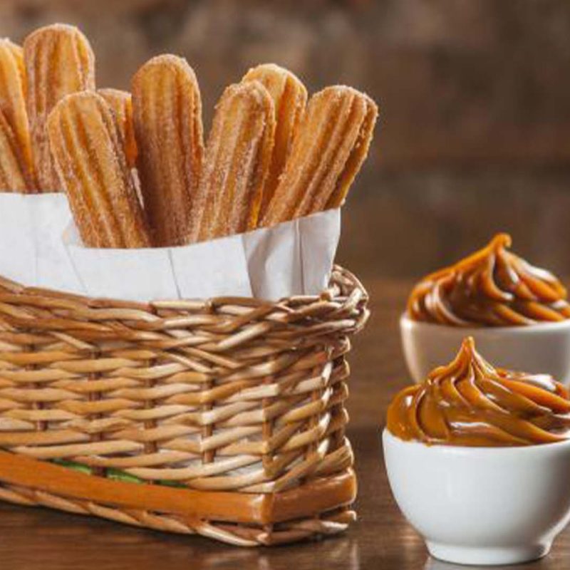 2 Churros con Nutella , vainilla, cajeta , crema de queso