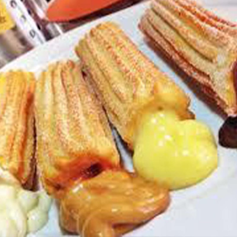 Churros con Nutella , vainilla,  cajeta , crema de queso